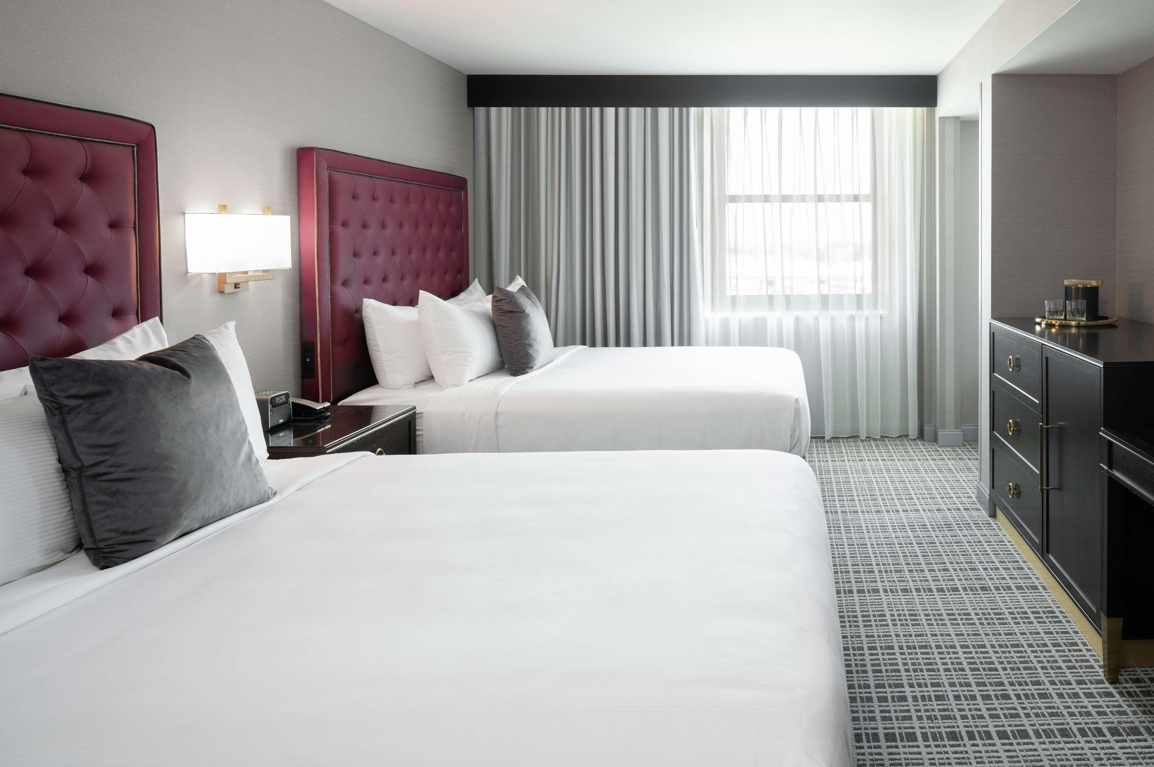 The Axis Moline Hotel, Tapestry Collection By Hilton Екстериор снимка