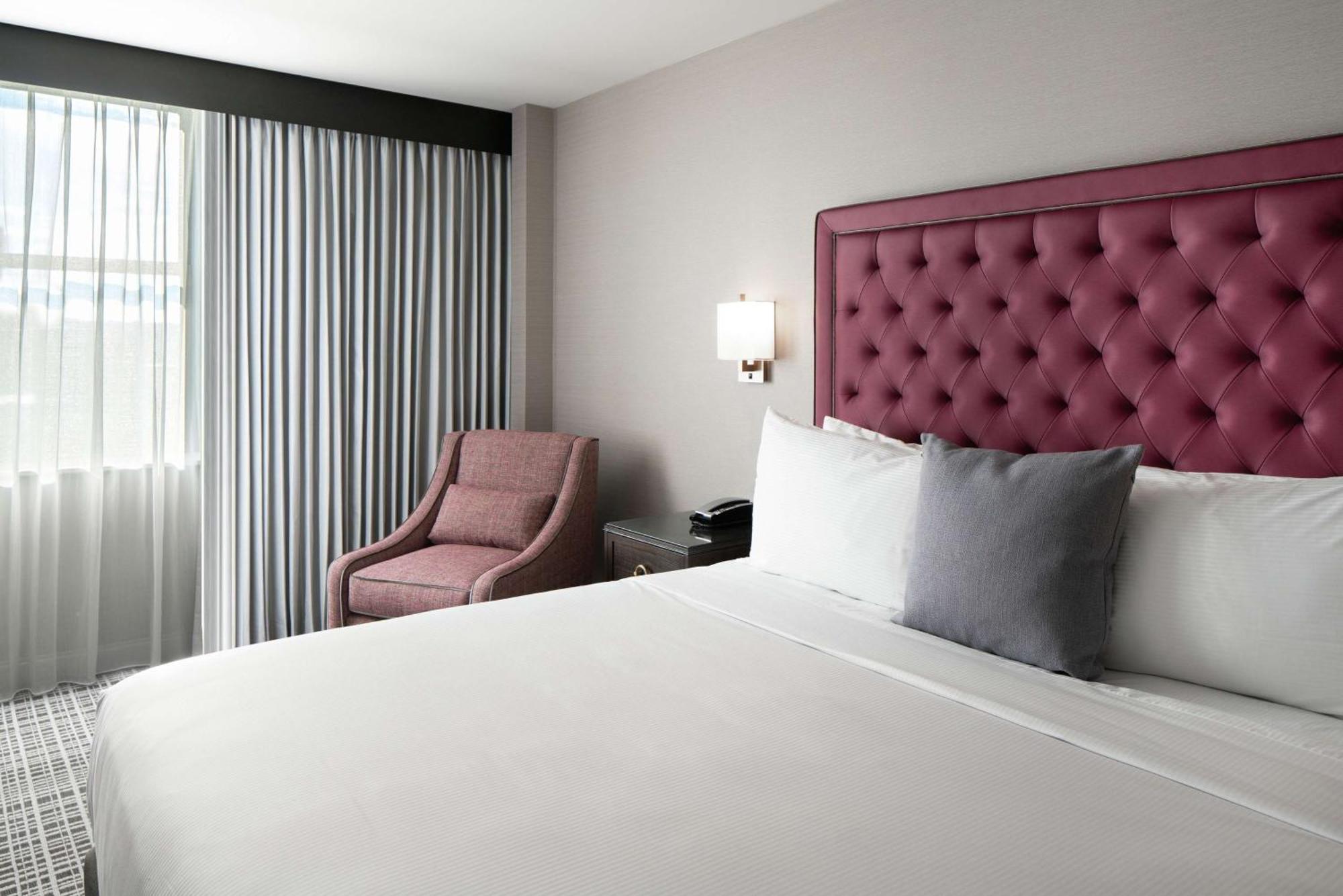 The Axis Moline Hotel, Tapestry Collection By Hilton Екстериор снимка